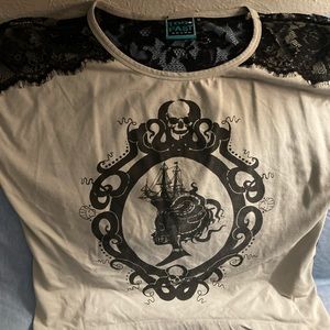 Ladies medium graphic t shirt